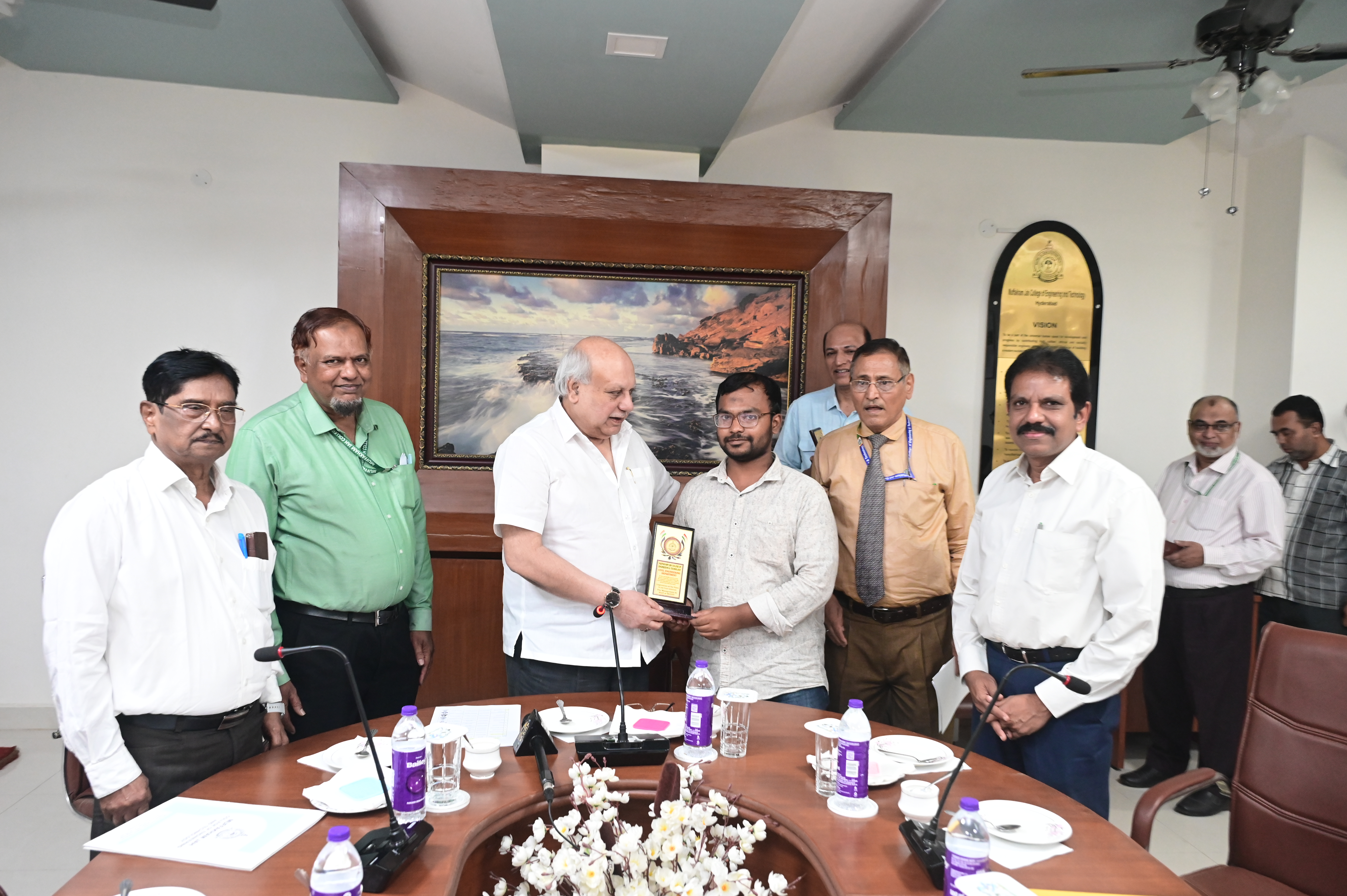 Mr. Md Sufiyan, JTO receiving memento from Hon. Secretary Janab Zafar Javeed, SUES